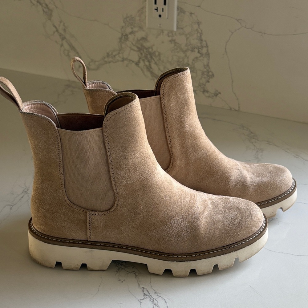 Chinese Laundry Stylish Tan Suede Ankle Boots 9.5